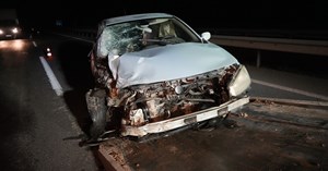 Otomobil otobüsle çarpıştı: 1 yaralı