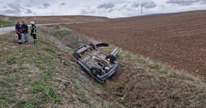 Otomobil şarampole yuvarlandı: 2 yaralı