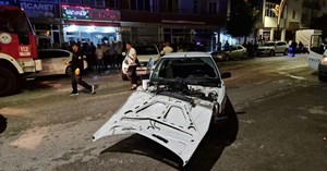 Otomobil, yaya geçidinde duran araca çarptı: 2 yaralı