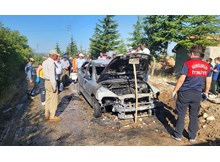 Park halindeki araç alev alev yandı