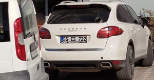 Park halindeki araç kurşunlandı