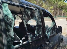 Park halindeki araca sopalı saldırı