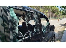 Park halindeki araca sopalı saldırı