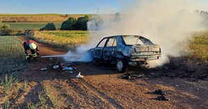 Park halindeki otomobil yandı