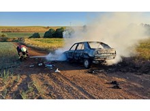 Park halindeki otomobil yandı