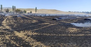 Saman balyaları küle döndü