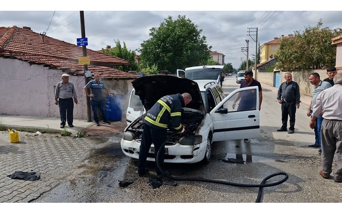 Seyir halindeki otomobilde yangın