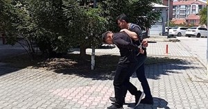 Suç makinesi hırsız saklandığı camide yakalandı