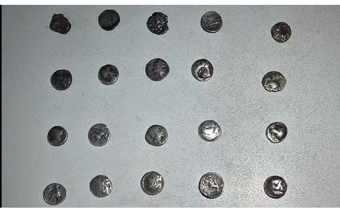 Şüpheli araçtan 26 adet sikke çıktı