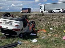 Takla atan otomobil şarampole devrildi: 4 yaralı