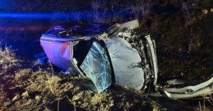 Takla atan otomobildeki 3 kişi yaralandı