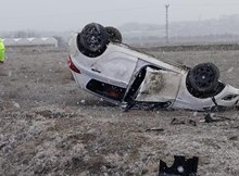 Takla atan otomobilin sürücüsü yaralandı