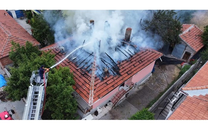 Tandırda yakılan ateş evi küle çeviriyordu