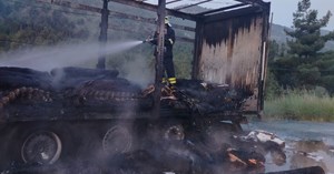 Tırın dorsesi alev alev yandı