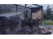 Tırın dorsesi alev alev yandı