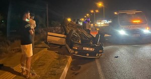 Tırın sıkıştırdığı otomobil takla attı: 1 yaralı