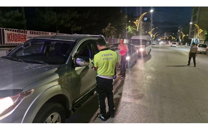 Trafik kurallarını ihlal eden 15 araç sürücüsüne para cezası