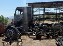 Trafo patladı, arı kovanları yandı