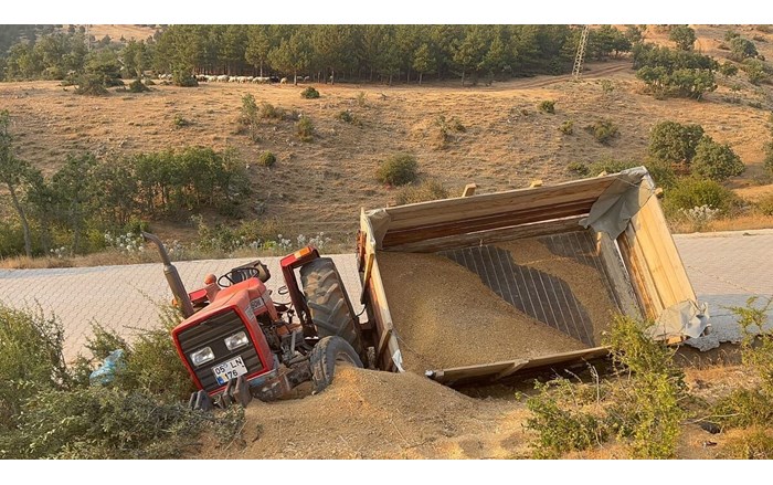 Traktör altında kalan sürücü hayatını kaybetti