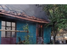 Yanan ev kullanılmaz hale geldi