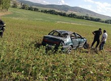 Yoldan çıkan otomobil tarlaya uçtu: 1 yaralı
