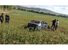 Yoldan çıkan otomobil tarlaya uçtu: 1 yaralı