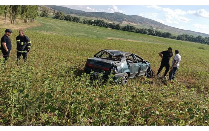 Yoldan çıkan otomobil tarlaya uçtu: 1 yaralı