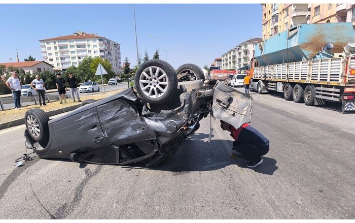 Zincirleme kazada 1’i çocuk 8 kişi yaralandı