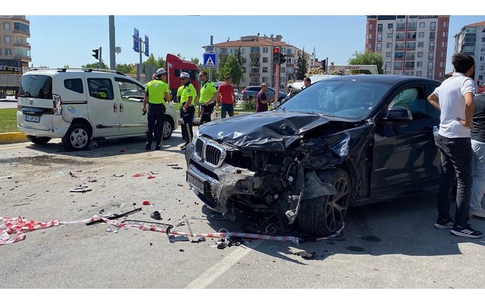 Zincirleme kazada 6 yaralı