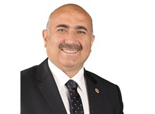 Bayat, Ünlü'yü bırakmıyor