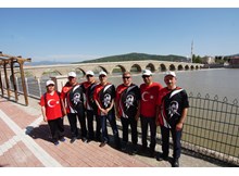 100. Yıl anısına Türk bayraklı tişört