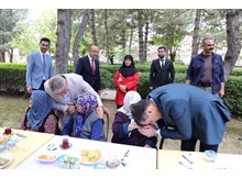 Protokolden yaşlılara hürmet, çocuklara şefkat