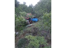 Ormanda traktör devrildi: 1 ölü, 3 yaralı