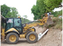 Arı oğlunu kepçe ile aldılar