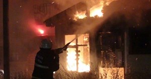 İki katlı ev kül oldu