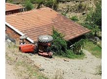 Traktör şarampole yuvarlandı: 1 ölü