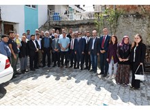 Şehit ailesini köyünde ziyaret ettiler