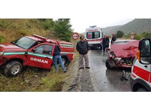 Otomobil ile itfaiye aracı çarpıştı: 4 yaralı