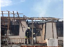 Köy muhtarının evi yandı