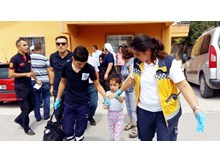 Minik kızı itfaiye kurtardı