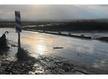 Sel suları yolu kesti