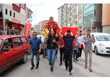 Dünya ikincisi güreşçiye coşkulu karşılama