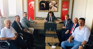 CHP’liler yenilenen binada bayramlaştı