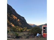 Tarla yangınını itfaiye söndürdü