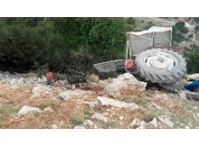 Traktör şarampole yuvarlandı