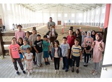 Özel öğrenciler binicilik tesisini gezdi