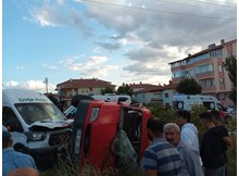 Minibüs ve okul servisi çarpıştı: 5 yaralı