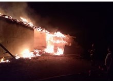 Ahır yangını, buğdayları kül etti