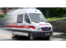 Otomobil yoldan çıktı, 2 kişi yaralandı