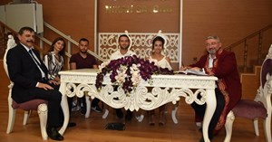 Başkan nikah kıydı, vali şahitlik yaptı